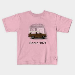 A Trabbi in Berlin Kids T-Shirt